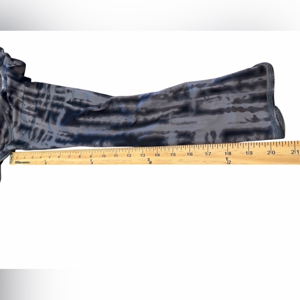 Under Armour 1/4 Zip Size Large Black Gray Tie Dye Print Long Sleeve Activewear - Picture 12 of 12